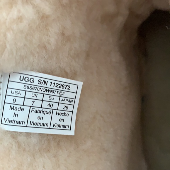 authentic ugg classic short logo zip boots - Picture 11 of 13